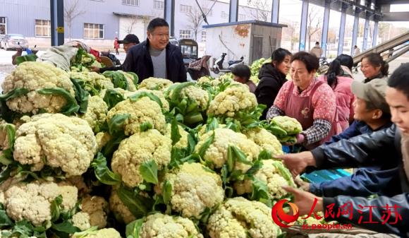 圖為黃橋村蔬菜交易市場。人民網閆峰攝