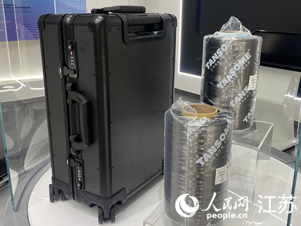 曉星碳材料（江蘇）有限公司高性能碳纖維產品展示。人民網 楊維瓊攝