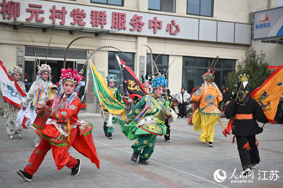 邳州跑竹马表演变换阵型。